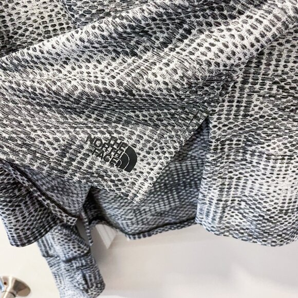 The North Face Hoodie Motivation Flashdry Pullover Sweatshirt Thumbhole in Gray - Picture 6 of 10